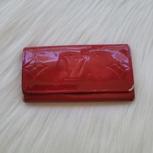 🔑 Louis Vuitton Vernis Red 4 Key Holder